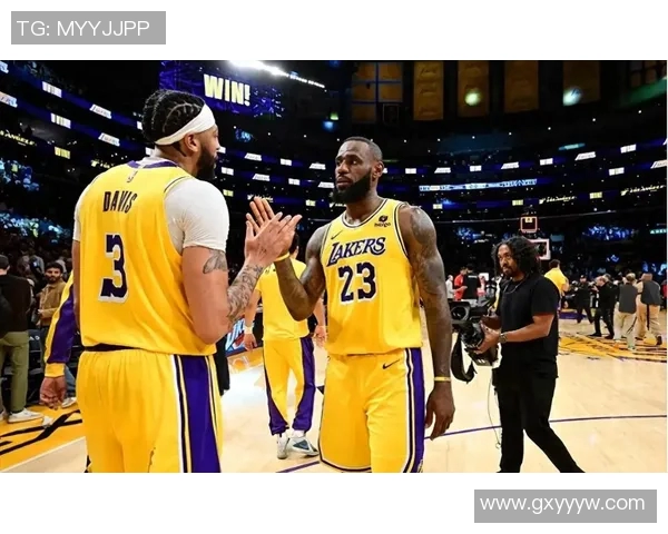 湖人队连胜，詹姆斯领军再创辉煌